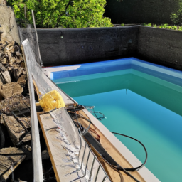 Piscine Extérieure à Coque : Élégance et Facilité d'Entretien Compiegne